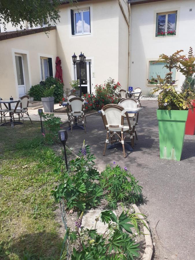 Logis Au Puits Enchante Saint-Martin-en-Bresse Exterior foto